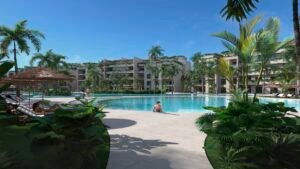 Piscina exterior con jardines y edificios residenciales
