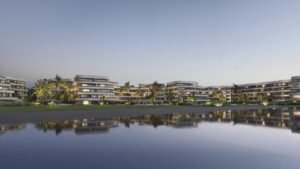 Complejo residencial reflejado en una lámina de agua