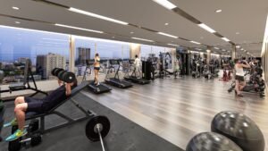Gimnasio equipado con máquinas de entrenamiento