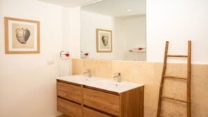 Cuarto de baño espejo y lavamanos